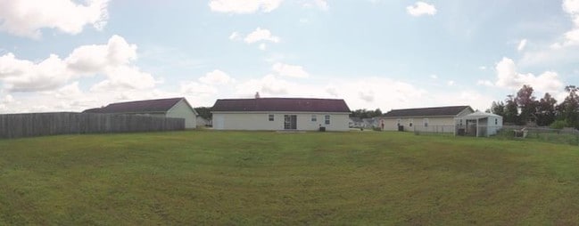 Building Photo - 126 Daphne Dr