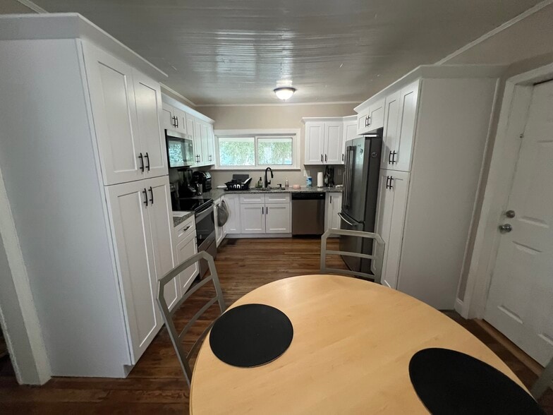 Building Photo - 716 Maryland Ave