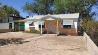 Building Photo - Charming 2 Bedroom 1 Bathroom Home In The South San Pedro Neighborhood!