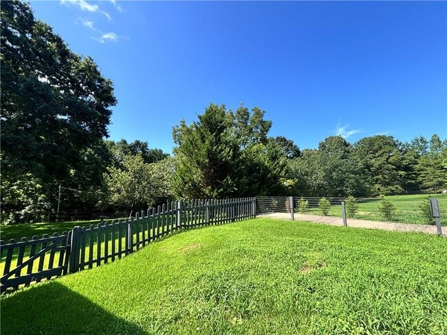 Building Photo - 462 Gibson Trail