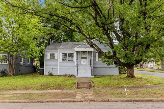 Building Photo - Newly Renovated 3 Bedroom 2 Bath Home Avai...