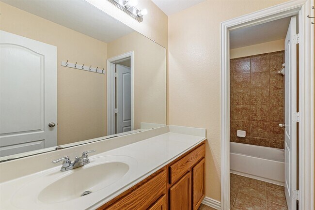 Building Photo - 9919 Kendahlwood Ln