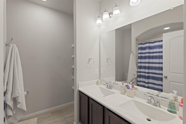 Building Photo - 18018 Svensson Slade Ln