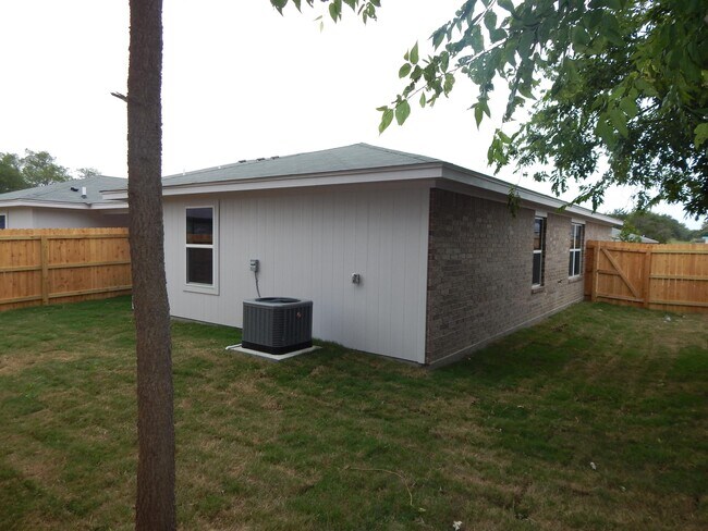 Building Photo - 1415 Shoshoni Trail
