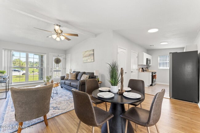 Building Photo - 1146 Carthage Dr