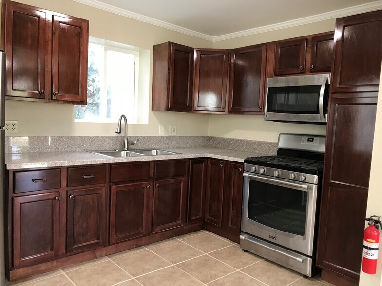 Building Photo - 367 Howell Rd