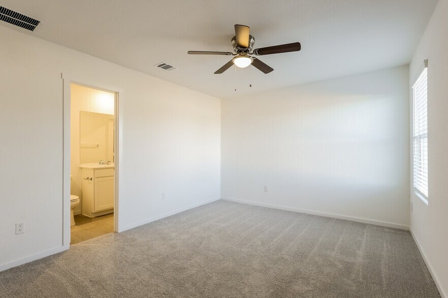 Building Photo - 522 Chevre Rd