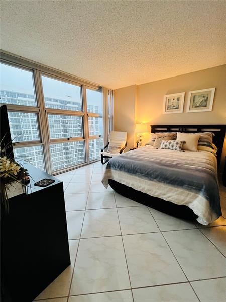 Building Photo - 525 N Ocean Blvd