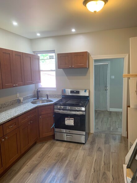 Building Photo - 3526 Stouton St