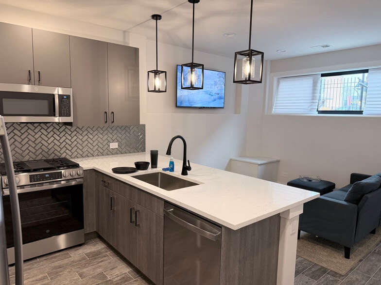 Building Photo - 6530 S Champlain Ave