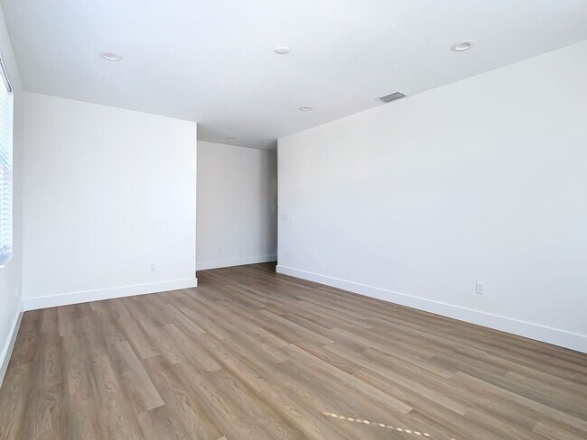 Building Photo - Now Leasing Brand New Townhouse - Available for Rent!