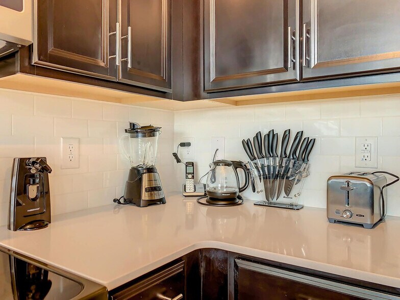 Building Photo - 9338 Sommerset Hills Dr