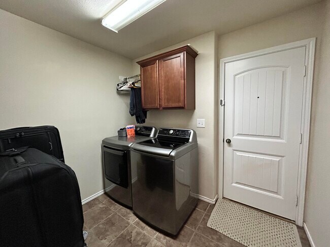 Building Photo - 9305 Quitman Ave