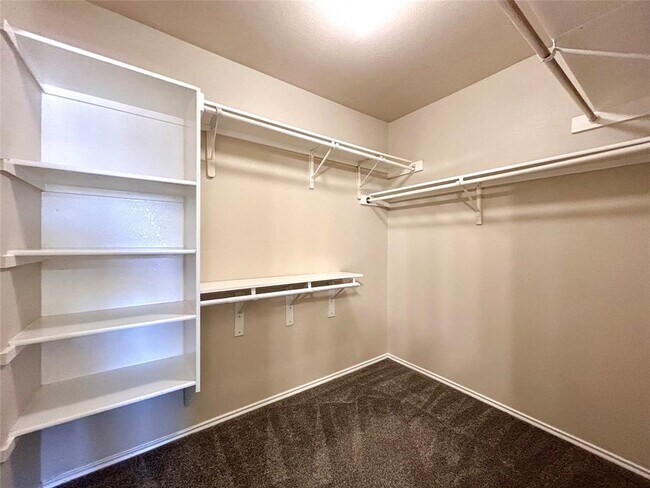 Building Photo - 2707 Westhampton Ct