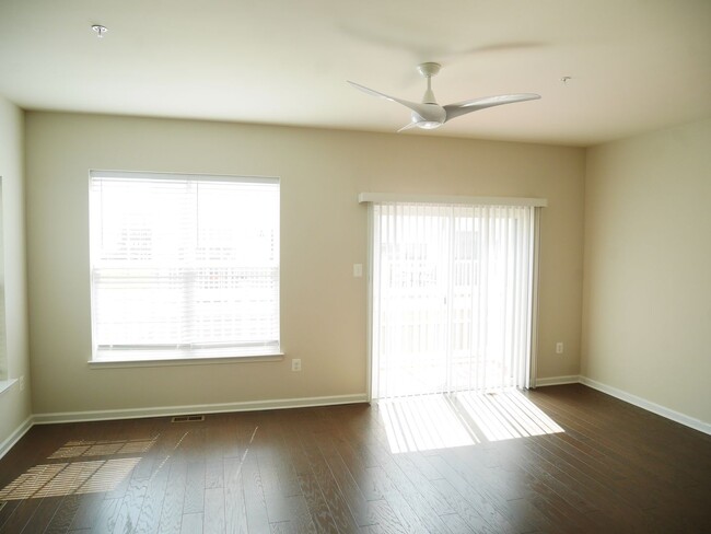 Building Photo - Stunning 3 Bedroom End Unit Townhome