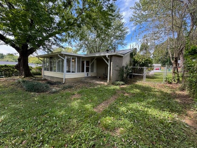 Building Photo - South AVL - 3/2 with Sunroom and Flex Space!