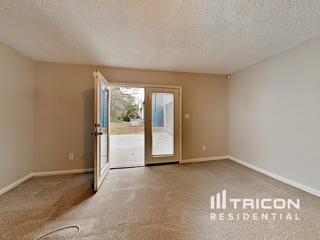 Building Photo - 1027 Chapman Cir