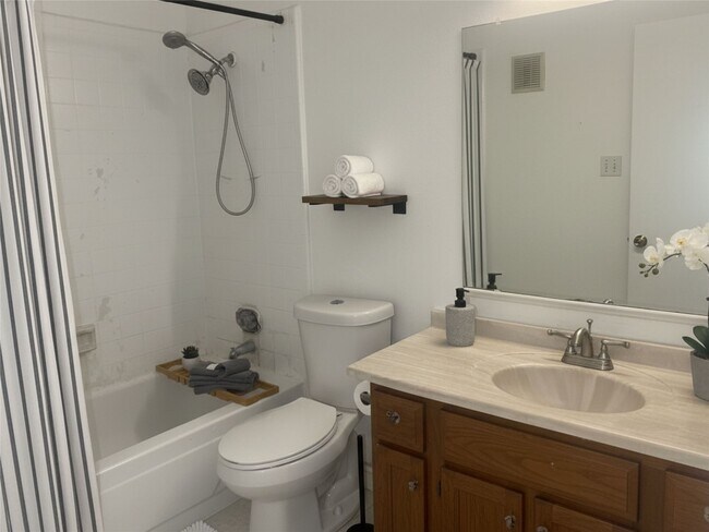 Building Photo - 6500 Sands Point Dr