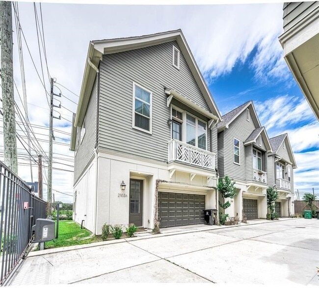 Building Photo - 2103 Naomi St