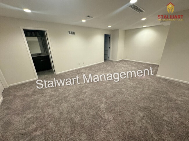 Building Photo - Maintenance free living in Blue Valley School district