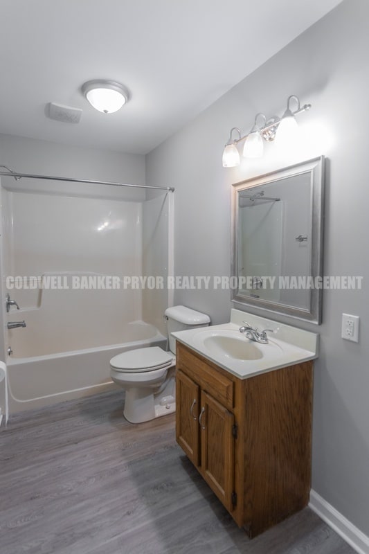 Building Photo - 345 Yoakum St