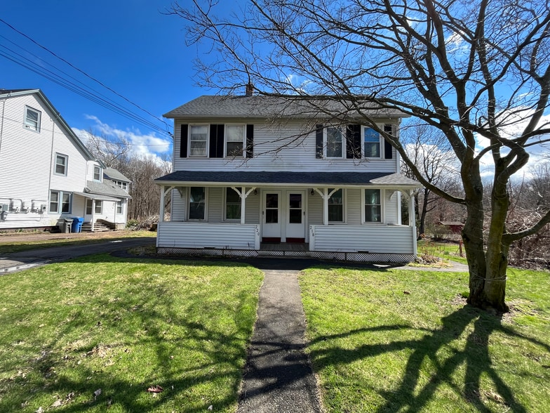 Primary Photo - 218 Charter Oak St