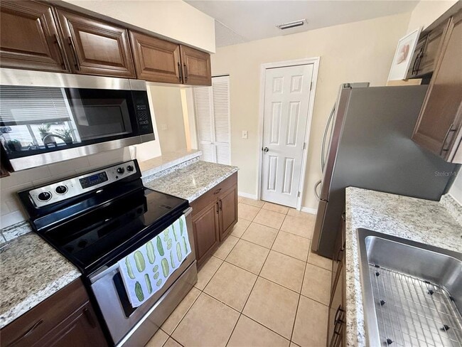 Building Photo - 2612 Hidden Lake Dr N