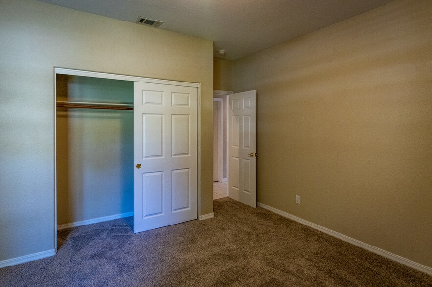 Building Photo - 625 Asilo