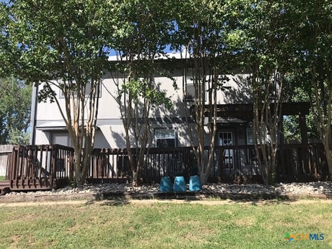 Building Photo - 419 Tomahawk Dr