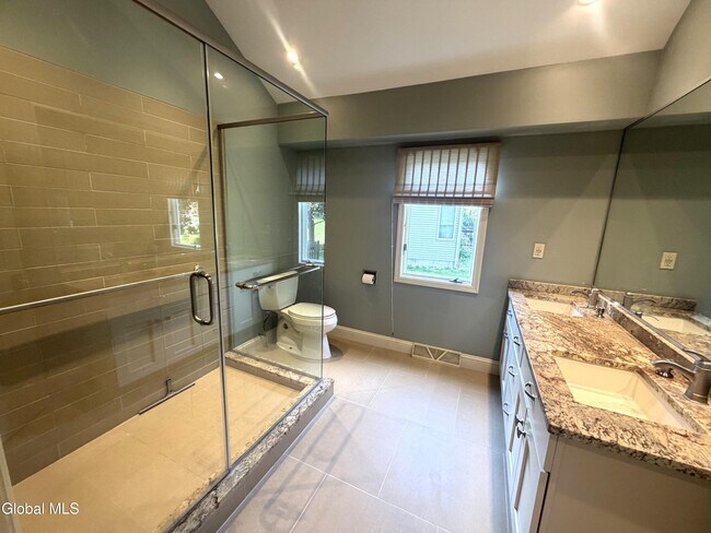 Building Photo - 53 Huntleigh Dr