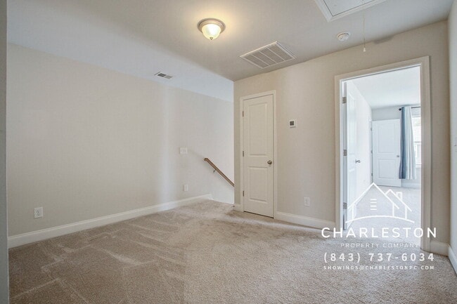Building Photo - 7824 Montview Rd