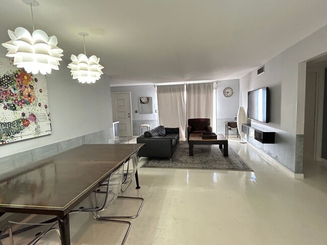 Building Photo - Stunning updated 2 Bedroom, 2 Bathroom, 2 car garage in heart of downtown Scottsdale