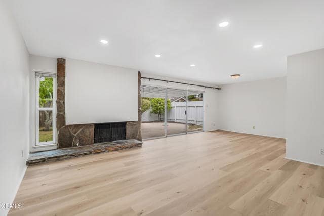 Building Photo - 2554 Bayshore Ave
