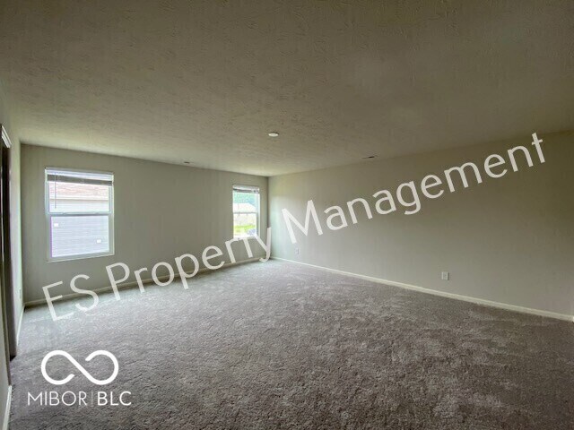Building Photo - 2913 W Kings Cyn Dr