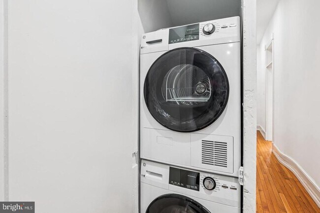 Building Photo - 1507 Marion St NW