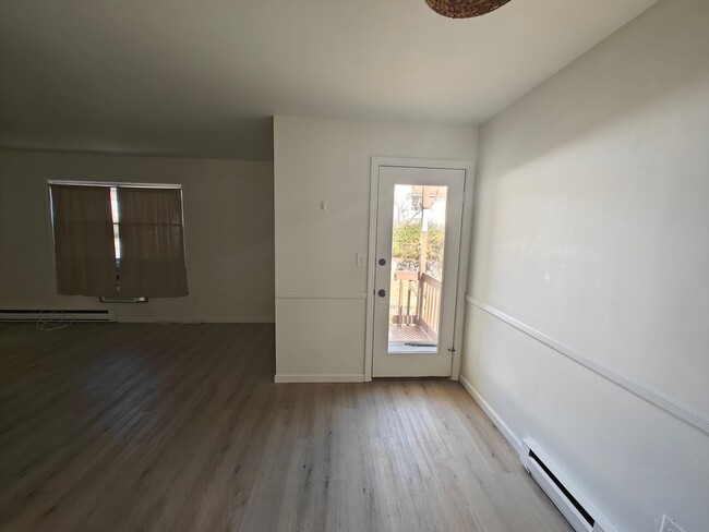 Building Photo - 11 Marion Ave