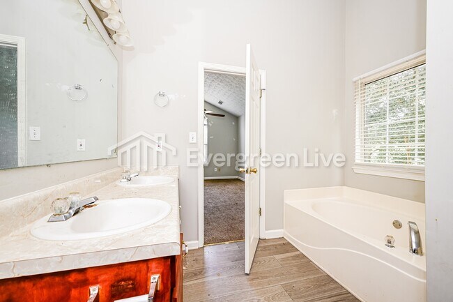 Building Photo - 100 Cody Dr