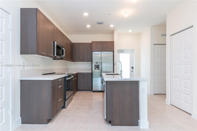 Building Photo - 4640 NW 84th Ave