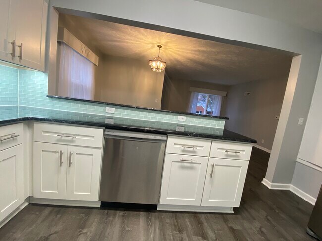 Building Photo - 138 Elmwood Dr