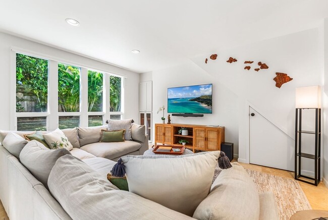 Building Photo - Nohie Lanikai: 4BR Beachside Retreat w/ Pr...