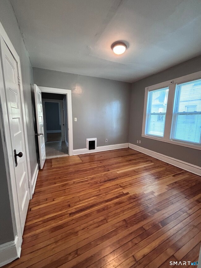 Building Photo - 448 Hillside Ave