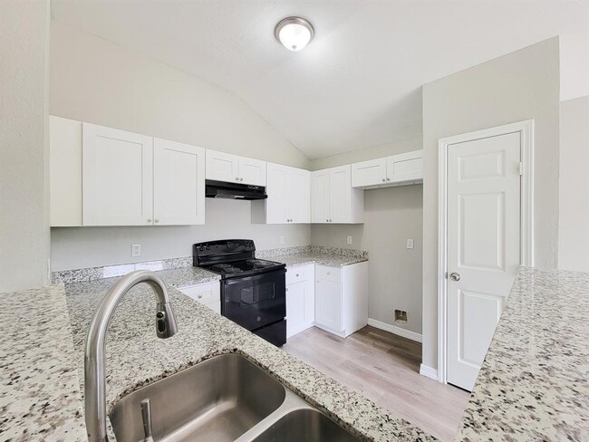 Building Photo - 15814 Murrelet Ct