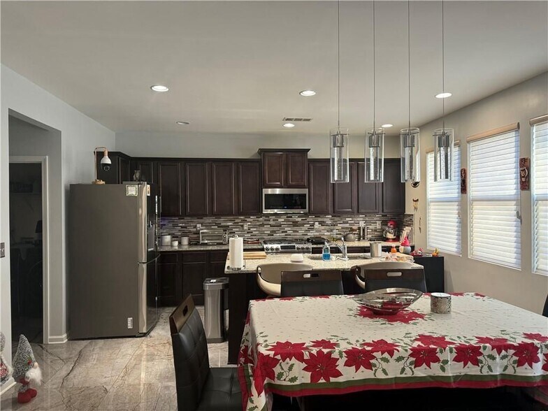 Building Photo - 1489 Washington Rose Ave