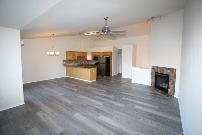 Building Photo - 3 Bedroom Condo in East Anchorage!