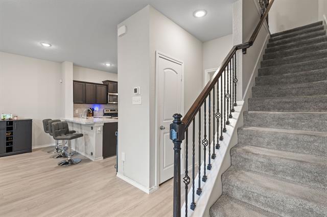 Building Photo - 2224 Davenport Dr