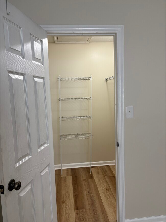Building Photo - 1510 Abby Way