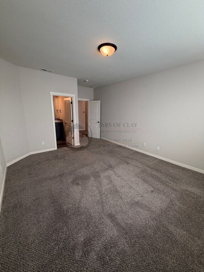 Building Photo - Great Location- Great Single Level House-  Don't Miss this!!!