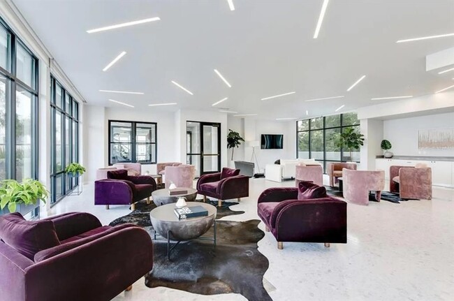 Building Photo - 800 Embassy Dr