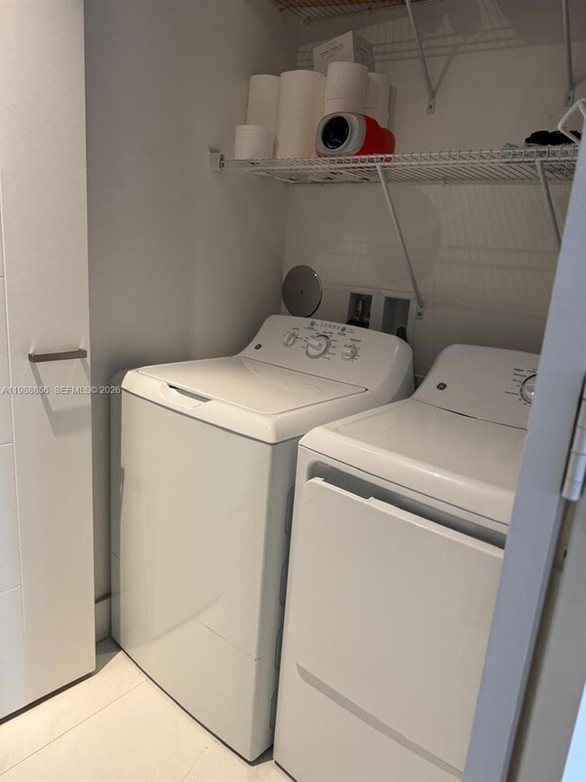 Building Photo - 301 Altara Ave