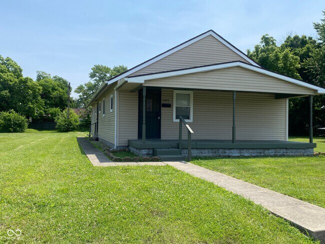 Primary Photo - 2249 Yandes St